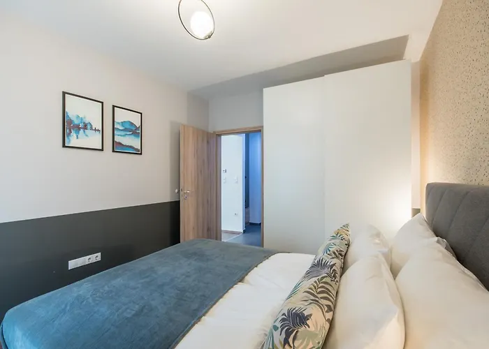Very - Free Parking - Sunny Balcony Daire