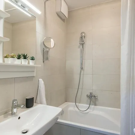 Appartement Very - Free Parking - Sunny Balcony *